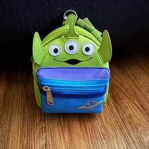 Alien lounge fly wristlet